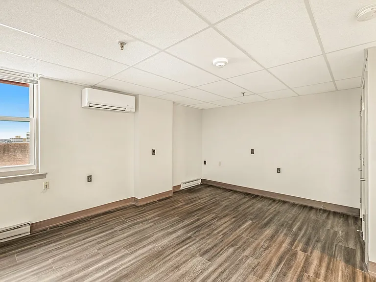 Alexander House — Photo 3