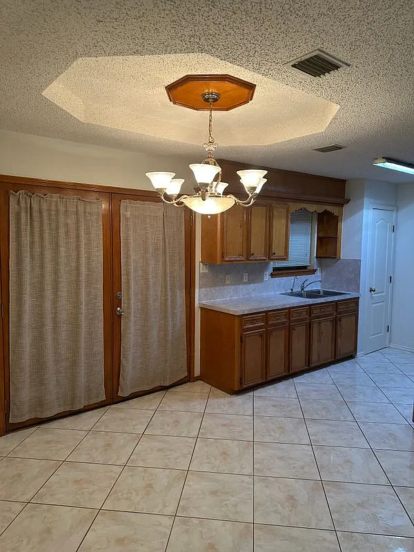 3 bed, 2.0 bath, 1212 sqft, $1,750 — Photo 4