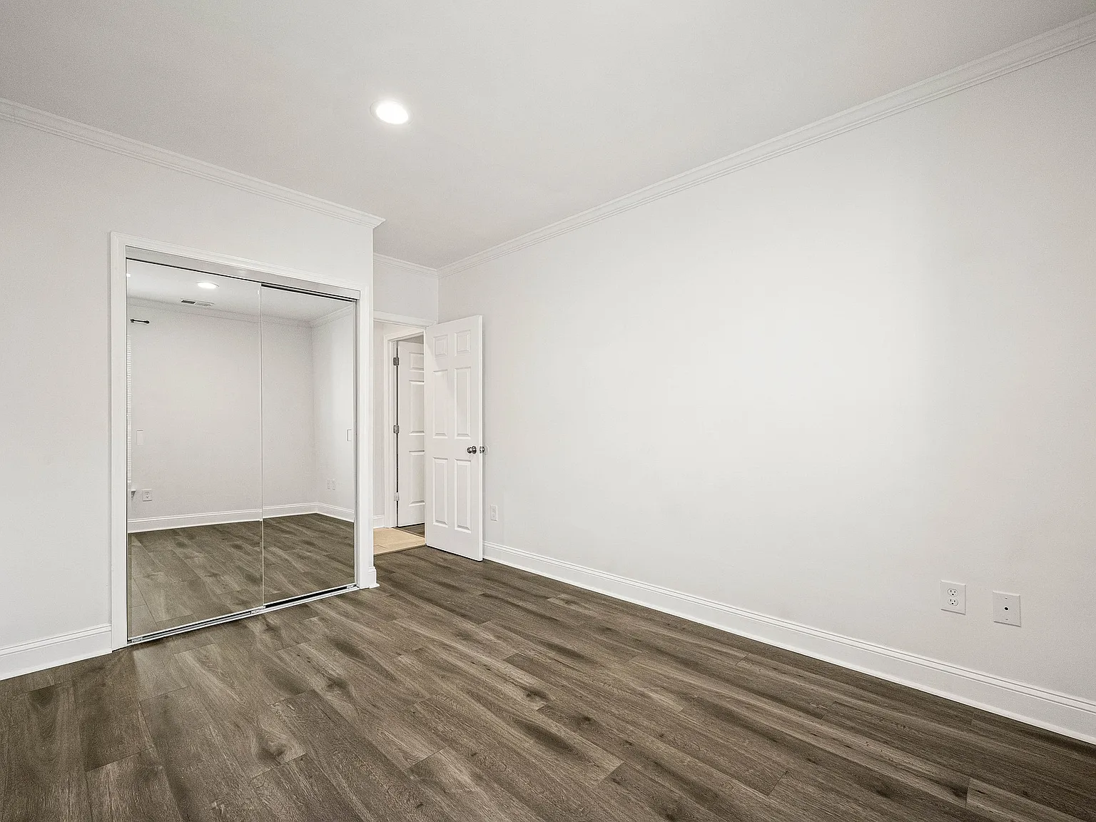 2 bed, 1074 sqft, $2,200 — Photo 3