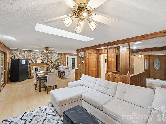 4th image of 7016 Hyde St