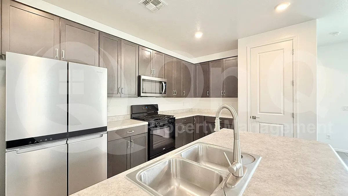 3 bed, 2.0 bath, 1849 sqft, $1,799 — Photo 3