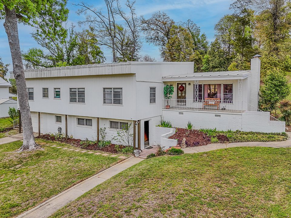 1st image of 2962 Dogwood St