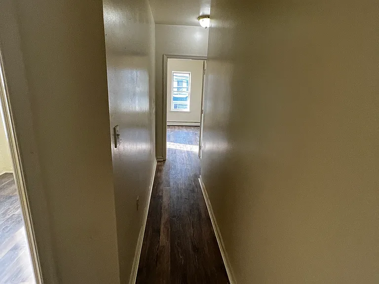 916 W Allen St — Photo 10