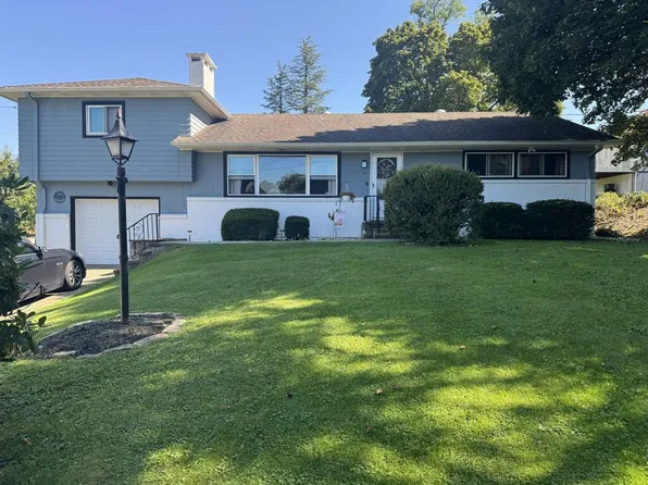 1425 Christopher St, Johnstown, PA 15905
