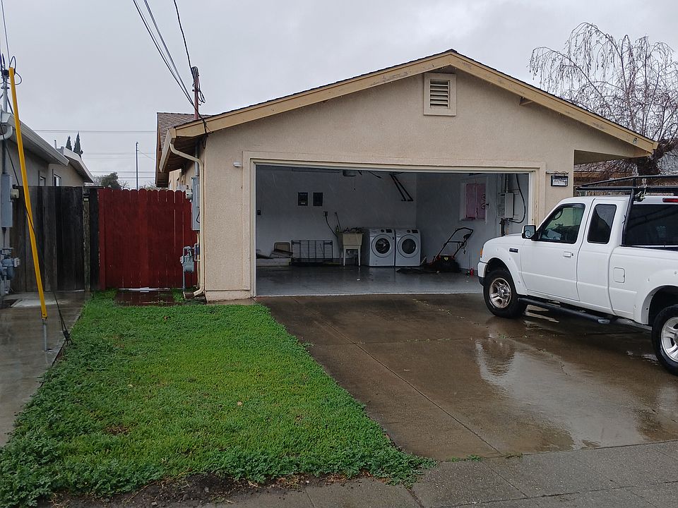 1st image of 42621 Newport Dr