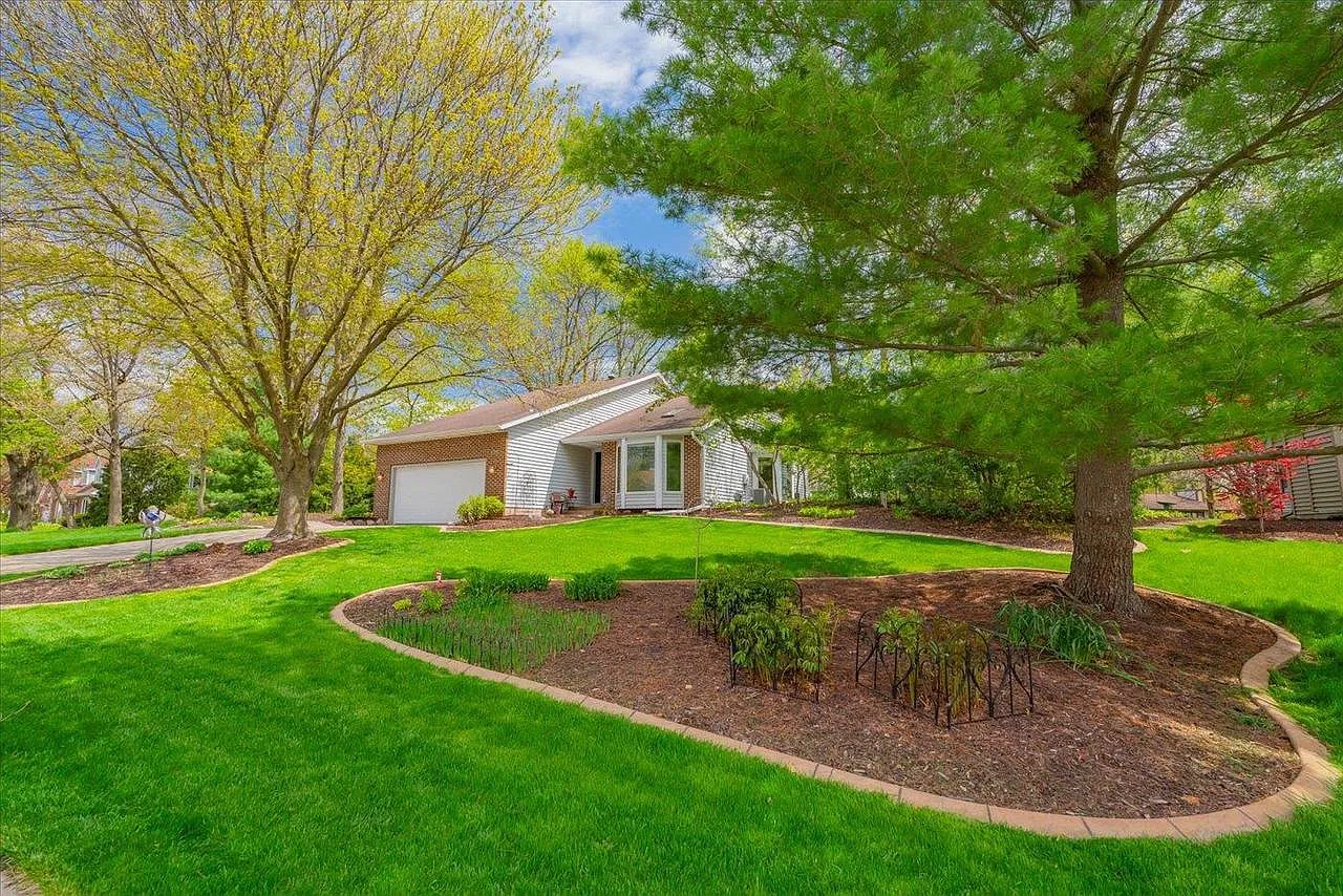 805 Tamarack Way photo 1