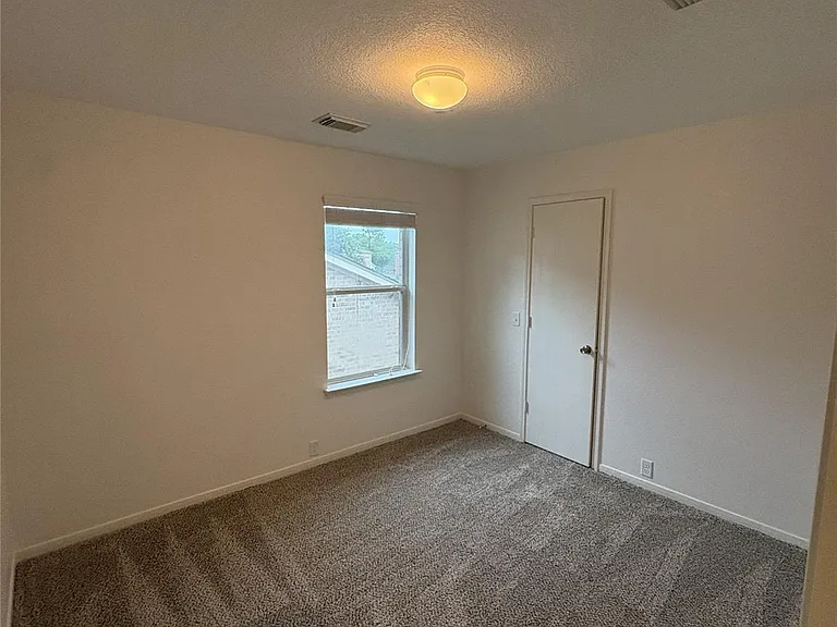 17511 Hoover Gardens Dr — Photo 8