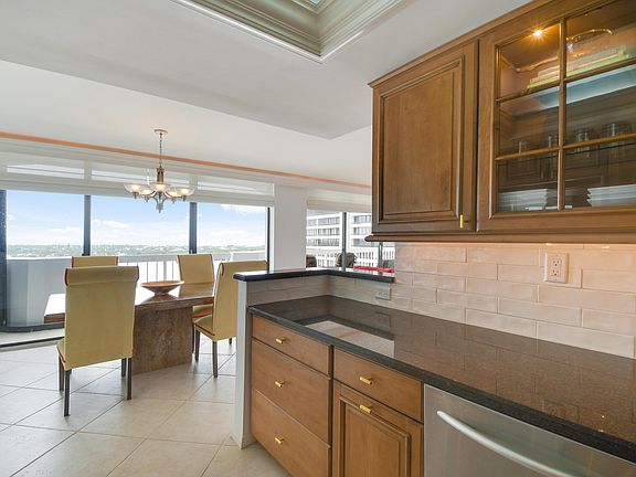 2nd image of 115 Lakeshore Dr APT 1746