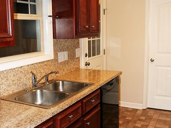4th image of 2 Mill Pond Ct