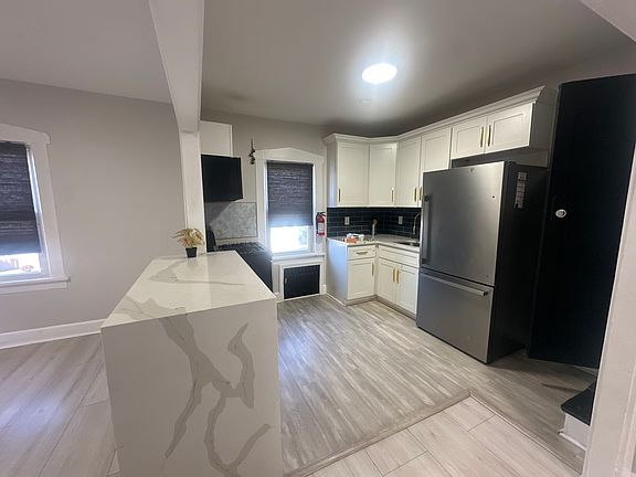 3rd image of 223 E 6th St Floor 2