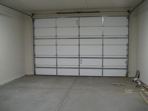 5th image of 1038 Montrose Dr