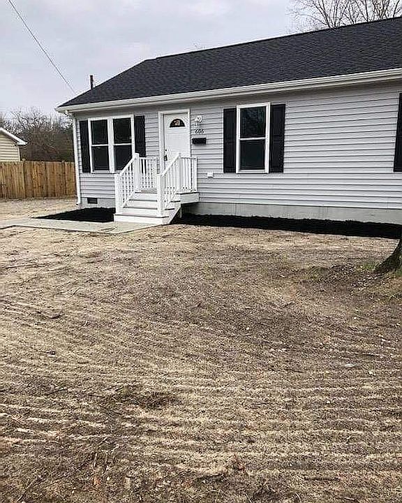 2nd image of 606 W 8th St