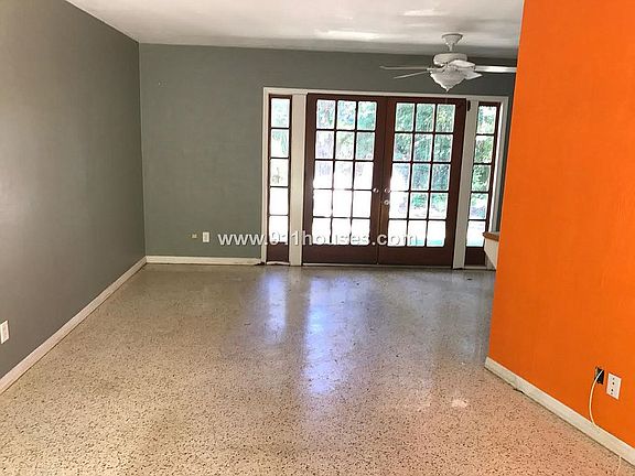 3rd image of 251 23rd Ave S