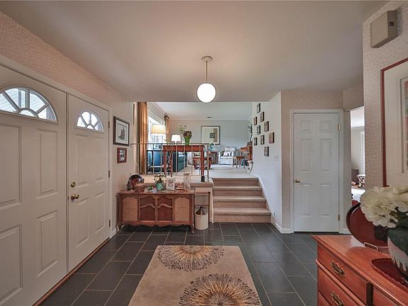 5th image of 366 Johnston Dr