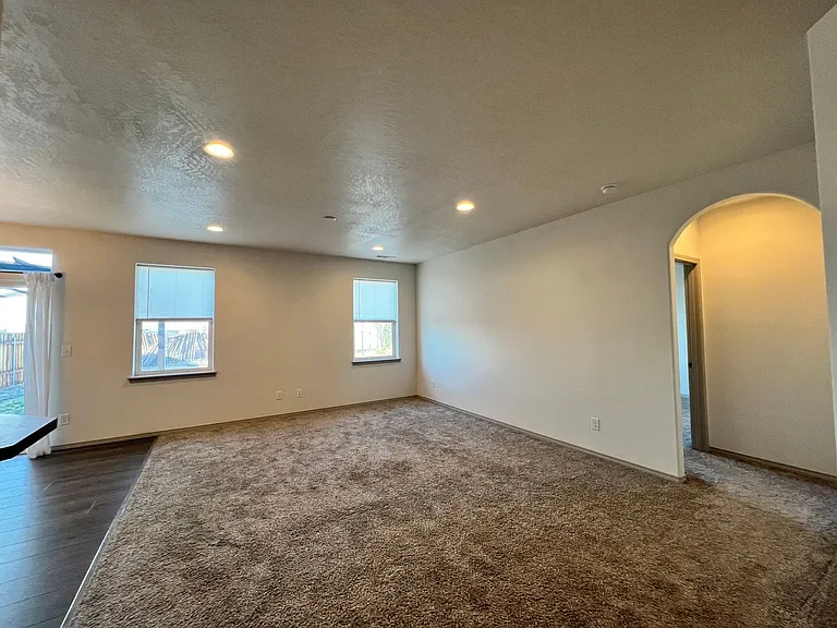 1352 E Nen Dr — Photo 7