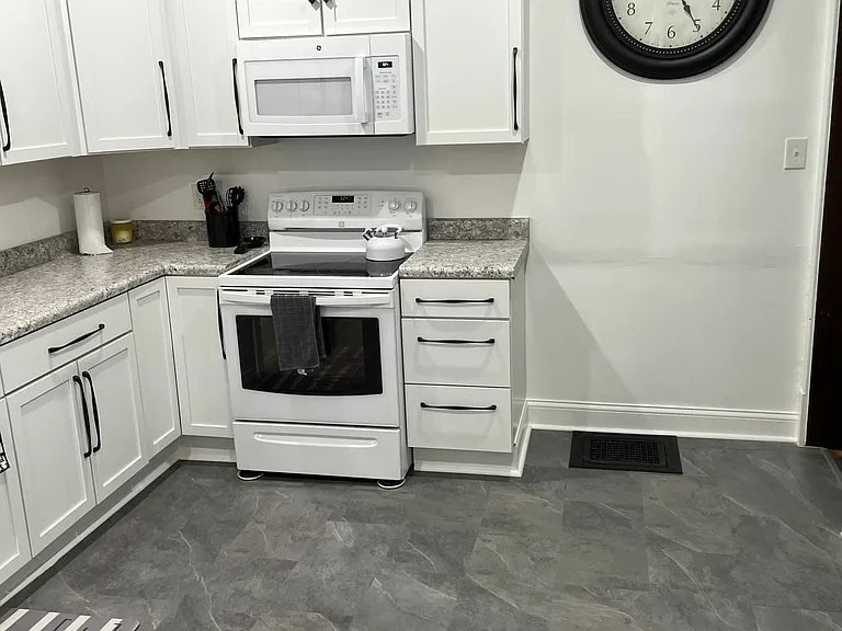 1329 Sherman St SE — Photo 3