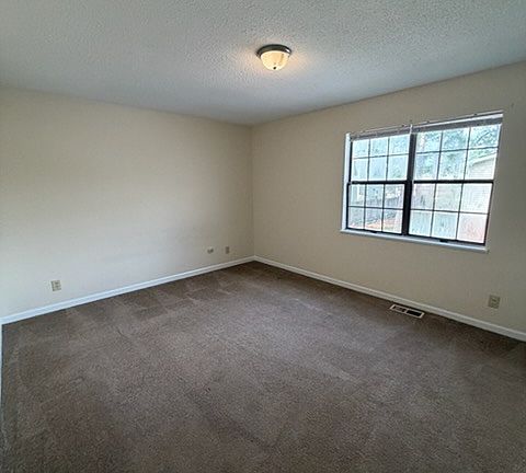 4th image of 107 Knollwood Dr #C-1