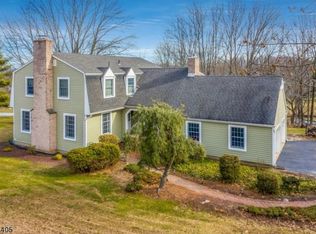 90 Country Acres Dr, Hampton, NJ 08827