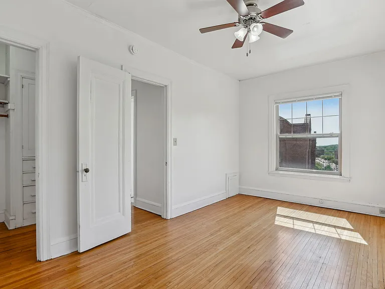 Summit Hill Apartments — Photo 13