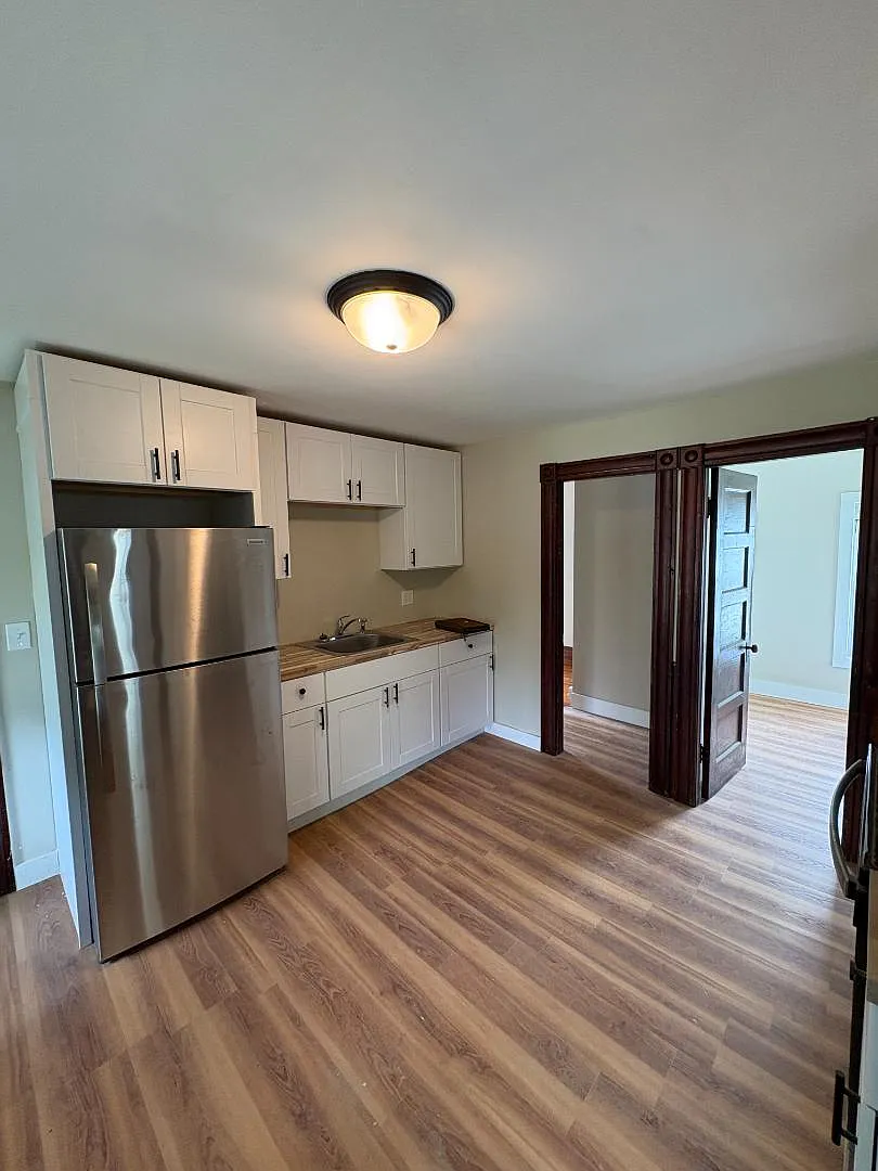 40 Allen St - Unit 2 — Photo 2