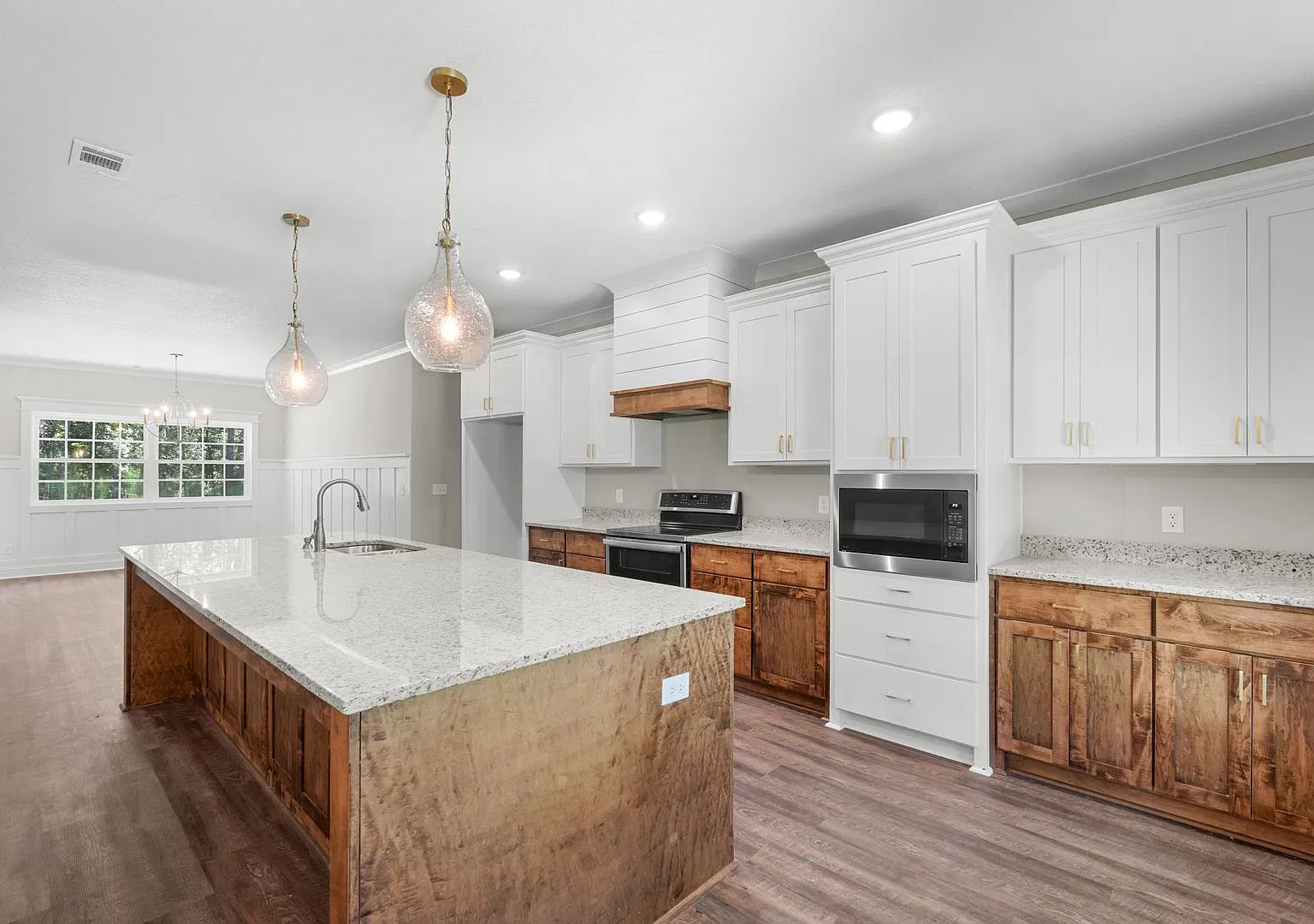 1253 East Hampton Dr — Photo 3