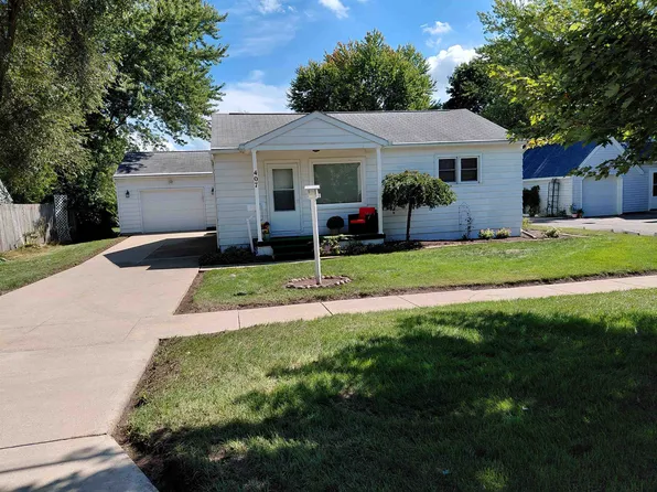407 S Wood St, Chesaning, MI 48616