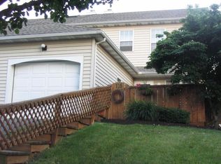 115 Treetops Dr, Lancaster, PA 17601
