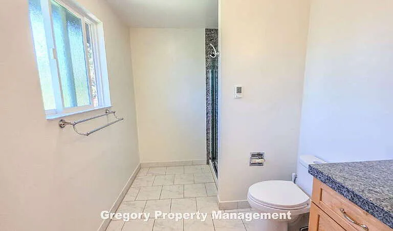 11204 NE 58th Pl — Photo 32