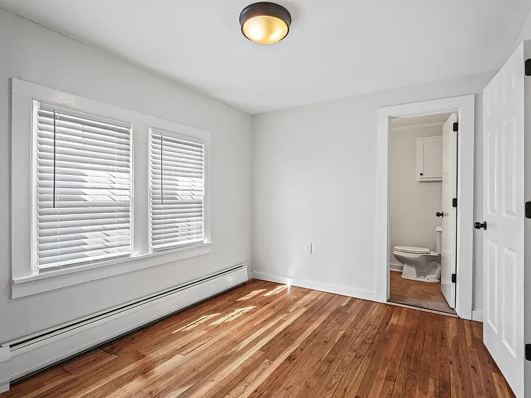 35 Saratoga Ave — Photo 12