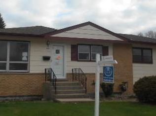 641 W Lake Manor Dr, Addison, IL 60101
