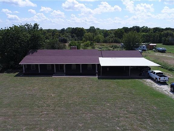 3rd image of 548 SE County Road 1070
