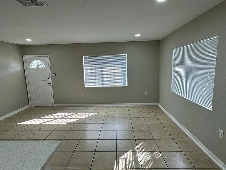 3120 E Columbus Dr — Photo 5