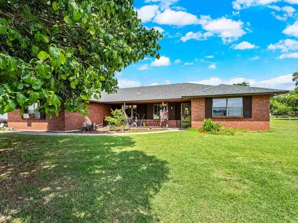 212 NW Holsey Ln, Indiahoma, OK 73552