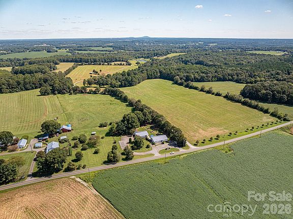 3rd image of 2482 June Bug Rd