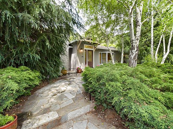 2nd image of 2129 Huntington Dr