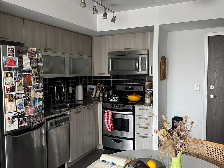 68 Abell St #729 — Photo 2
