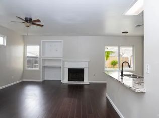 1077 W Sandstone Dr, Hanford, CA