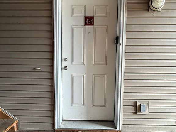 2nd image of 424 Creekside Dr