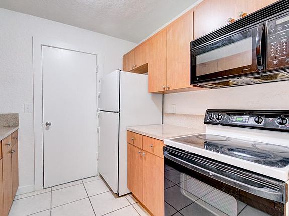 5th image of 300 SE 11th Ave APT 212