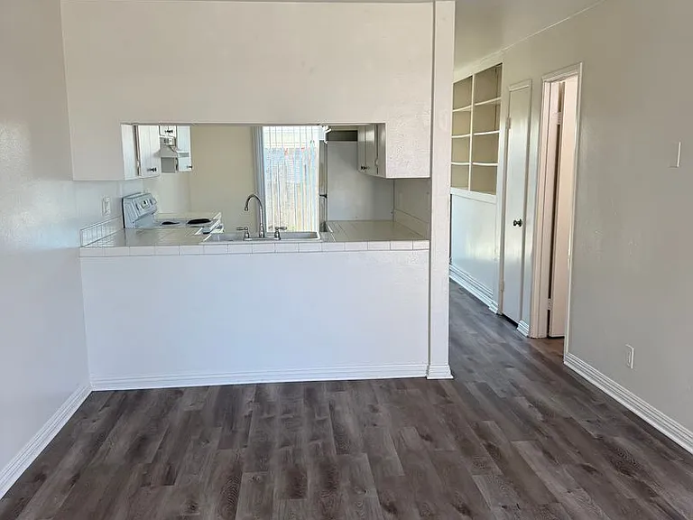 7525 Pacific Ave — Photo 2