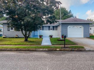 8 Aztec Ct, Toms River, NJ 08757