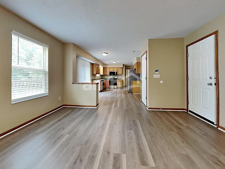 440 Dexter Ct — Photo 6
