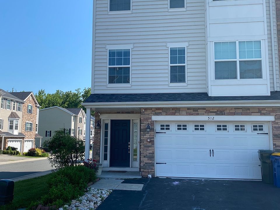 2nd image of 512 S Twin Lakes Blvd