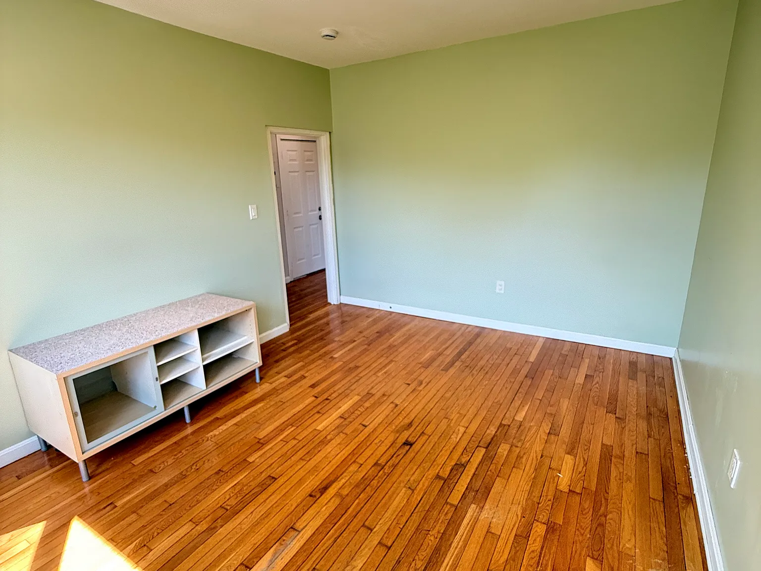 4 bed, 1600 sqft, $3,600 — Photo 3