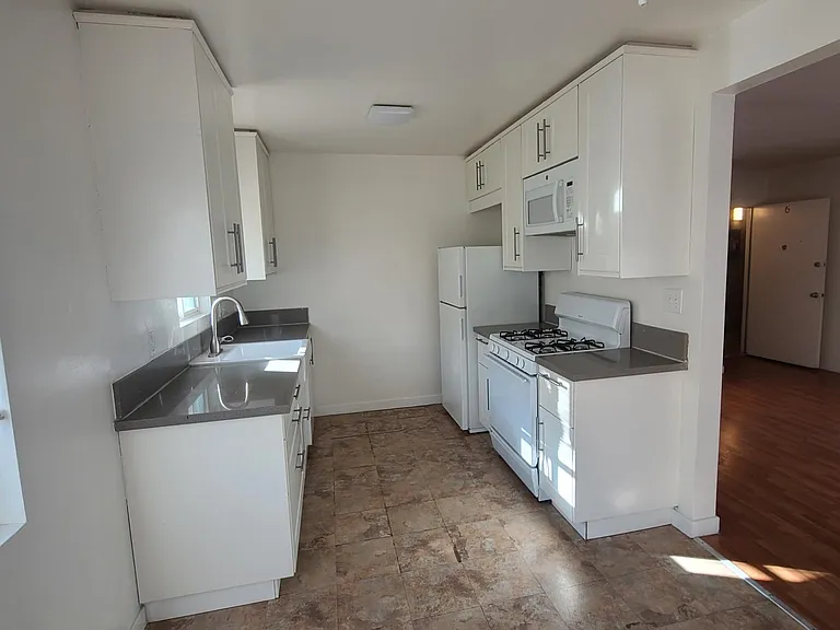5754 Hazeltine Ave #6 — Photo 6