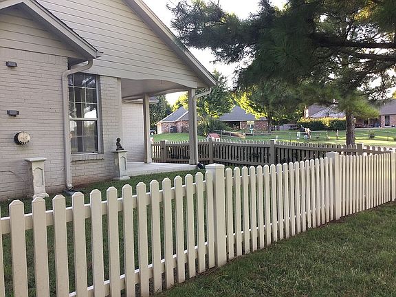 Fenced Courtyard @ Porch