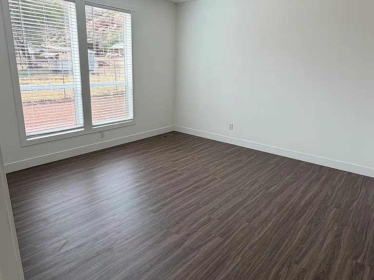 470 E Jessop Ave — Photo 3