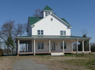 301 Parrotts Creek Ln, Water View, VA 23180