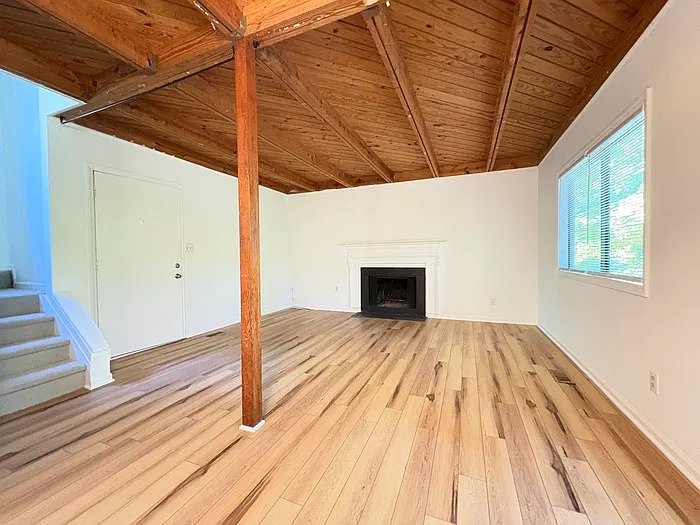 4 bed, 2.5 bath, $2,800 — Photo 2