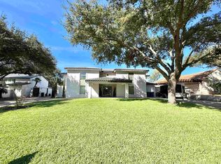 318 Manor Rd, Laredo, TX 78041